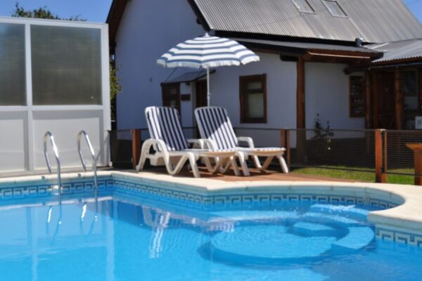Piscina con hidromasaje, en verano